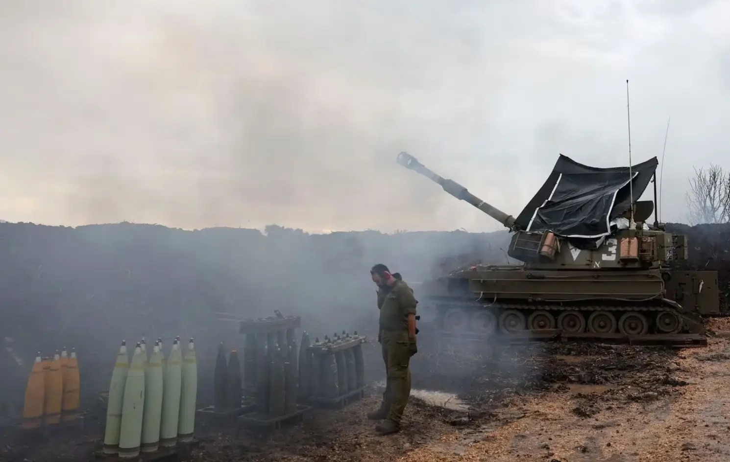 An Israeli soldier stands beside a mobile artillery unit close to the Israel-Lebanon border in northern Israel on January 15, 2024. The image is provided by REUTERS.